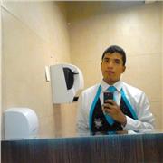 ing. que enseña áreas de ciencias como matemáticas, química, física y ingles básico